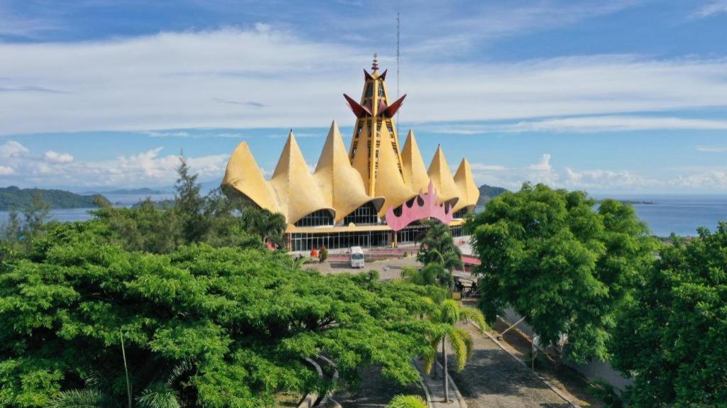 Asoka Luxury Hotel Bandar Lampung Exteriör bild
