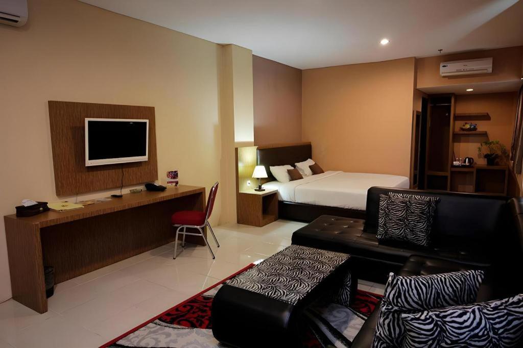 Asoka Luxury Hotel Bandar Lampung Exteriör bild