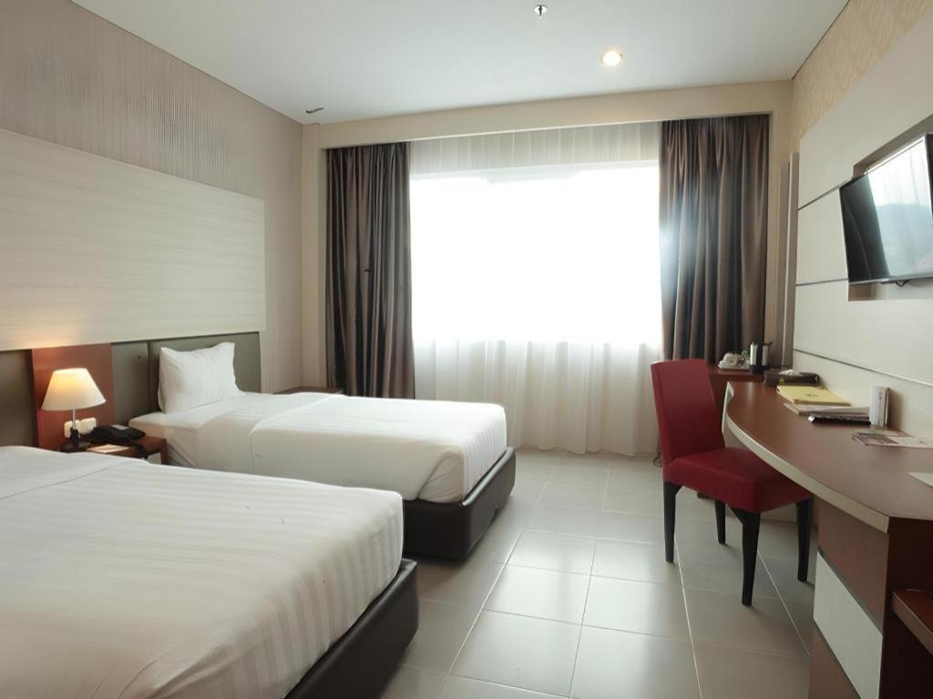 Asoka Luxury Hotel Bandar Lampung Exteriör bild