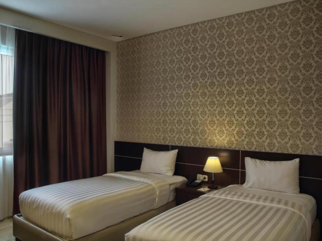 Asoka Luxury Hotel Bandar Lampung Exteriör bild
