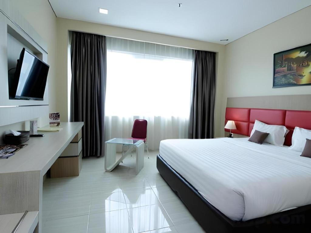 Asoka Luxury Hotel Bandar Lampung Exteriör bild