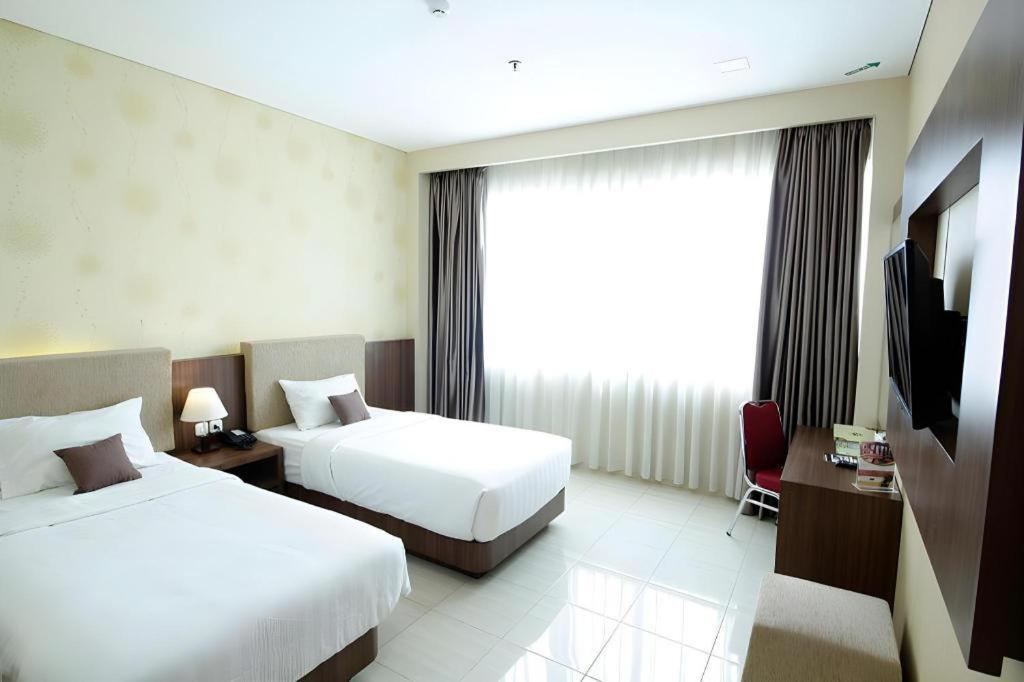 Asoka Luxury Hotel Bandar Lampung Exteriör bild