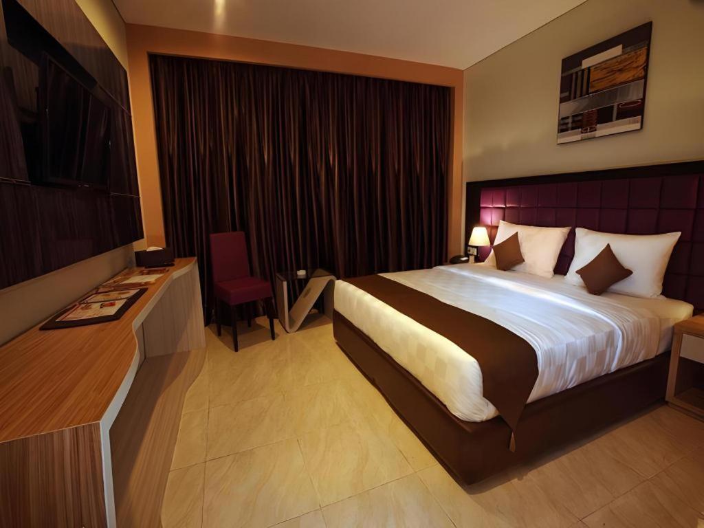 Asoka Luxury Hotel Bandar Lampung Exteriör bild