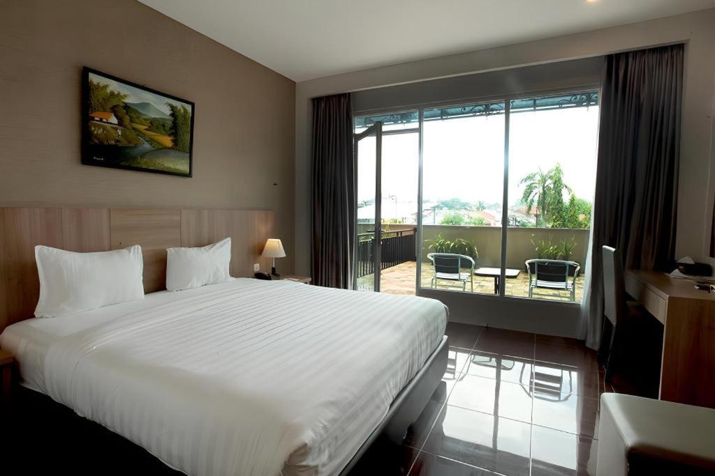 Asoka Luxury Hotel Bandar Lampung Exteriör bild