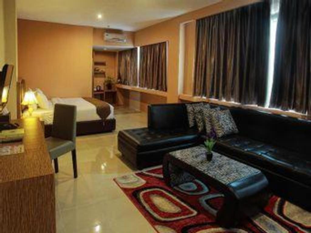 Asoka Luxury Hotel Bandar Lampung Exteriör bild