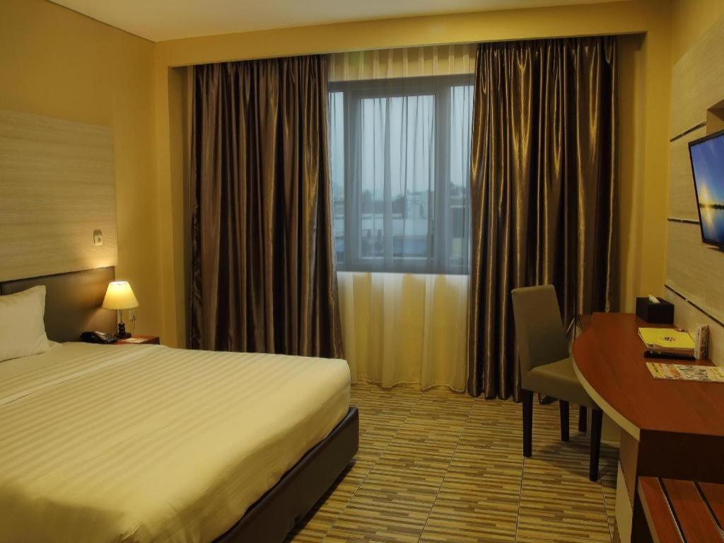 Asoka Luxury Hotel Bandar Lampung Exteriör bild