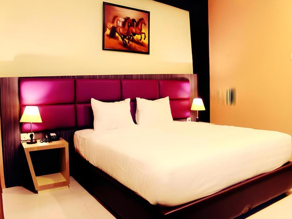 Asoka Luxury Hotel Bandar Lampung Exteriör bild