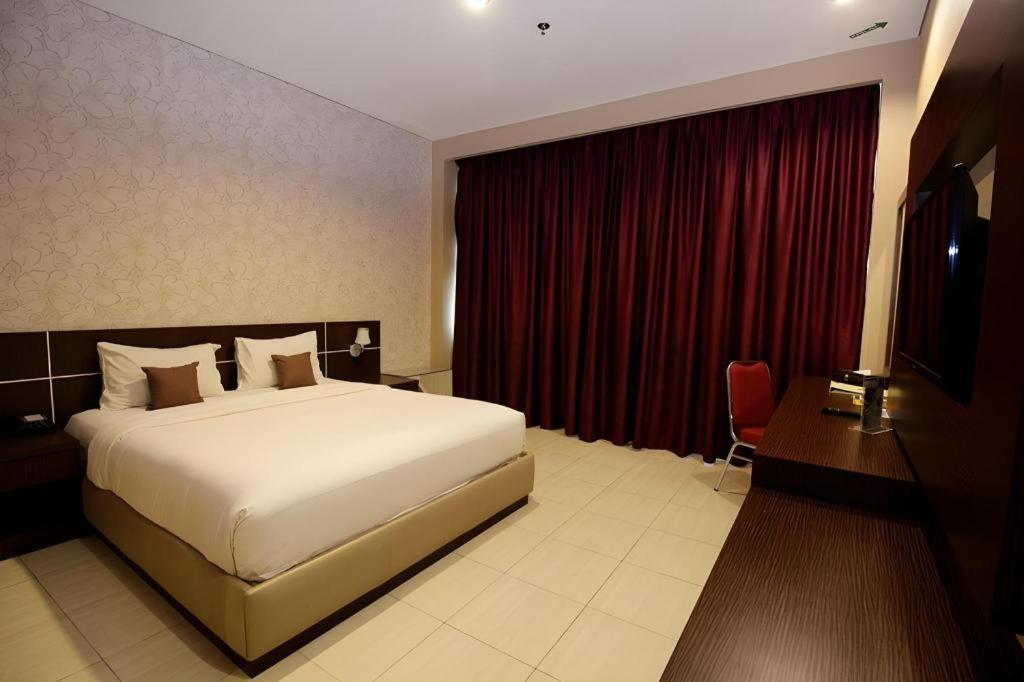 Asoka Luxury Hotel Bandar Lampung Exteriör bild