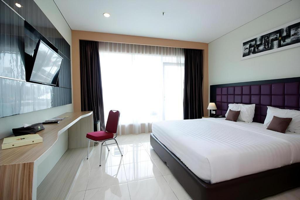 Asoka Luxury Hotel Bandar Lampung Exteriör bild