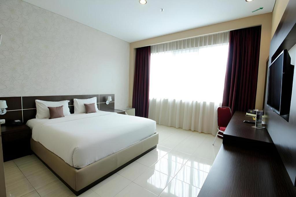 Asoka Luxury Hotel Bandar Lampung Exteriör bild