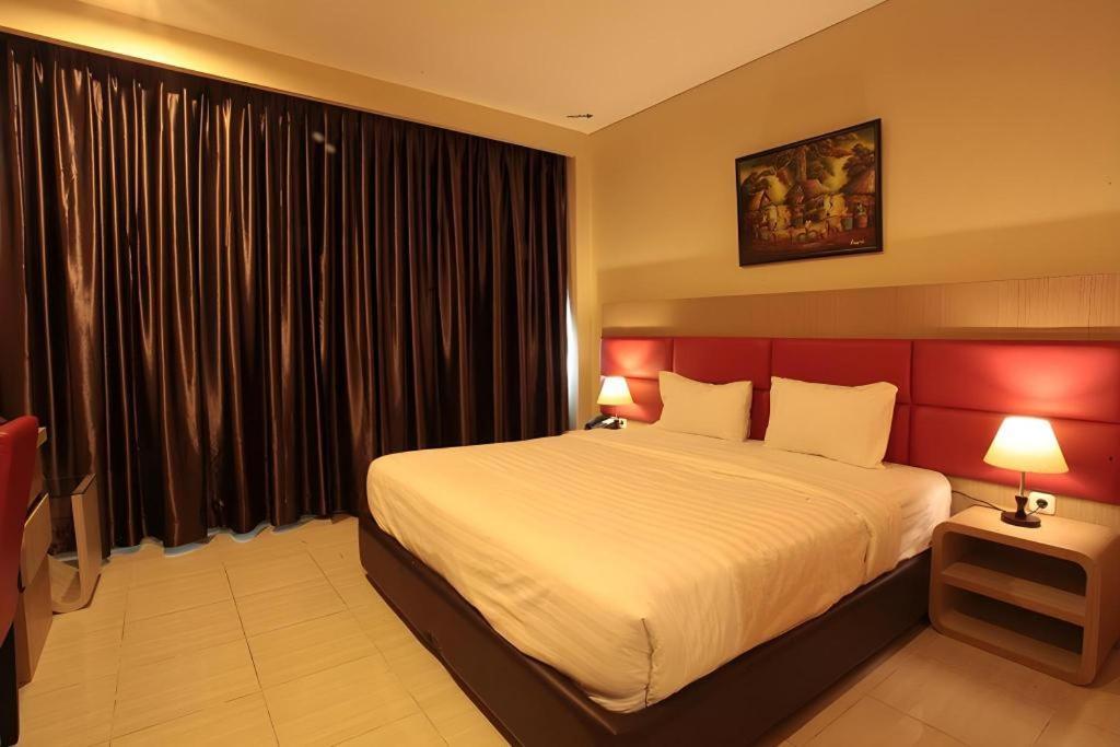 Asoka Luxury Hotel Bandar Lampung Exteriör bild