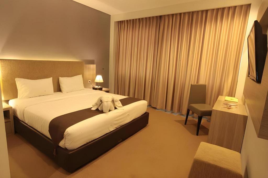 Asoka Luxury Hotel Bandar Lampung Exteriör bild