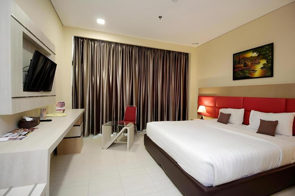 Asoka Luxury Hotel Bandar Lampung Exteriör bild