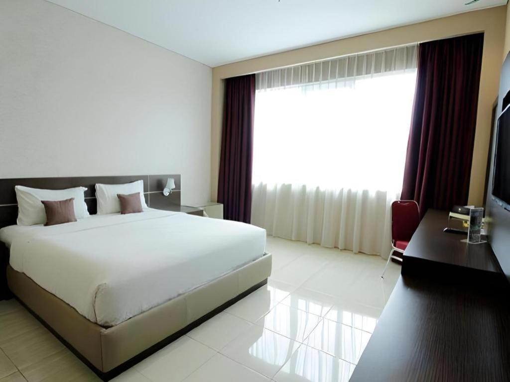 Asoka Luxury Hotel Bandar Lampung Exteriör bild