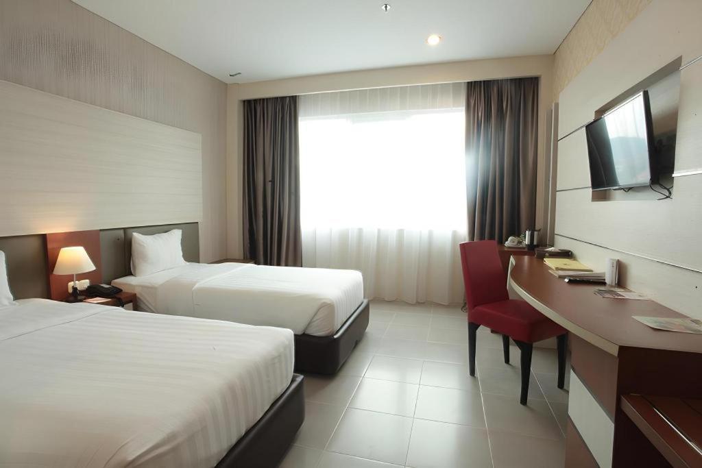 Asoka Luxury Hotel Bandar Lampung Exteriör bild