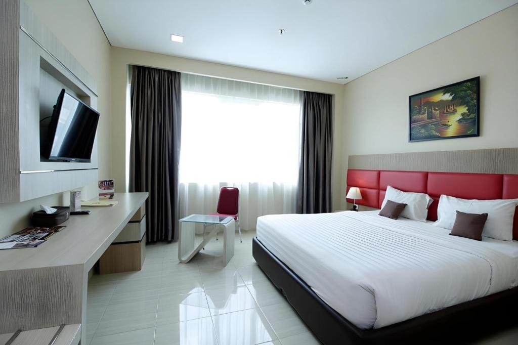 Asoka Luxury Hotel Bandar Lampung Exteriör bild