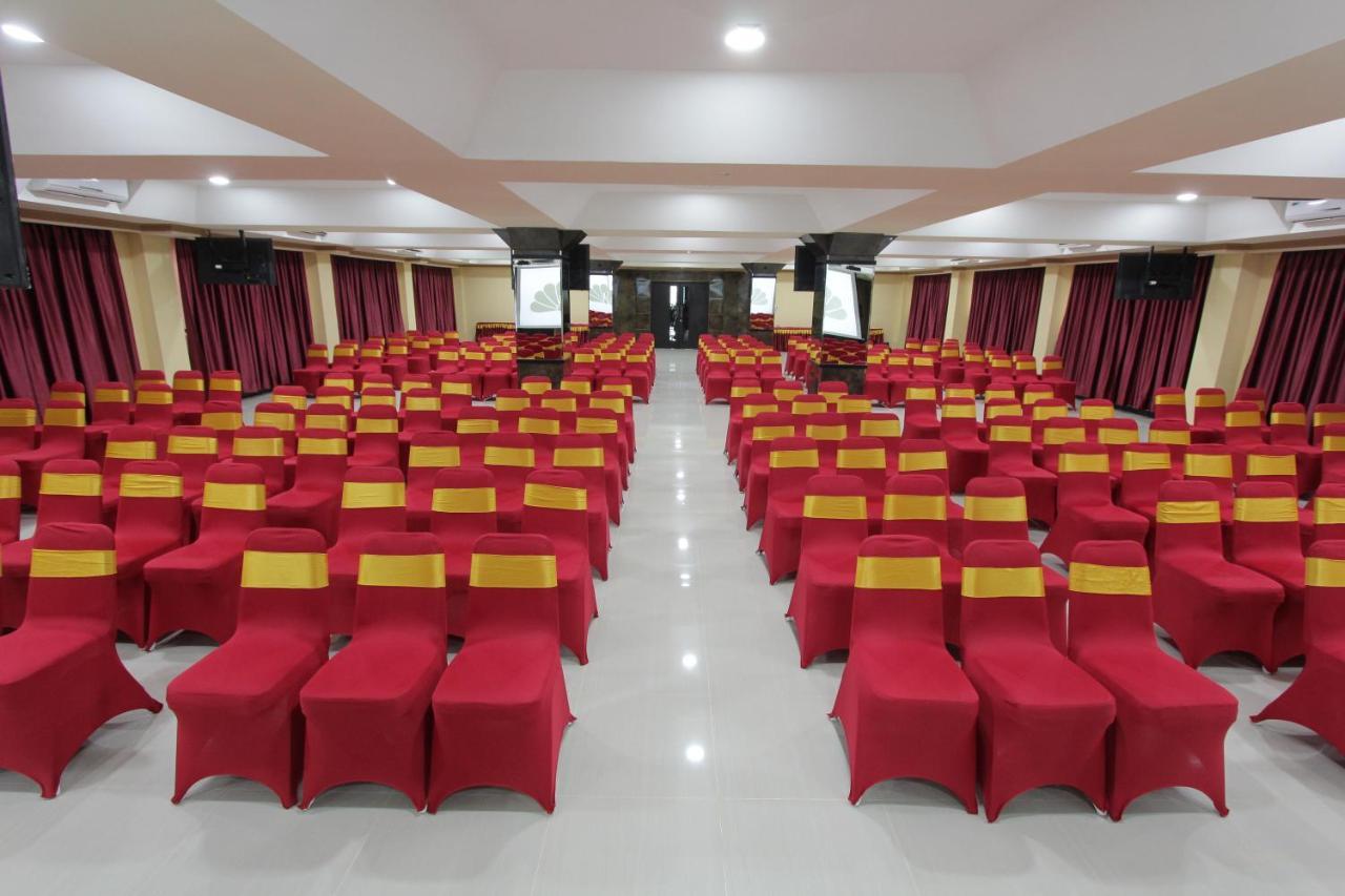 Asoka Luxury Hotel Bandar Lampung Exteriör bild