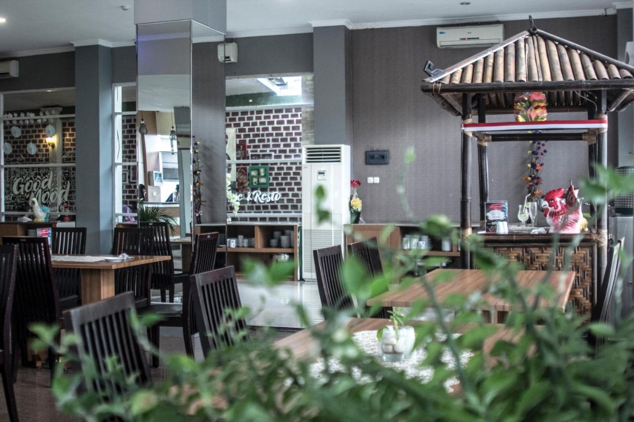 Asoka Luxury Hotel Bandar Lampung Exteriör bild
